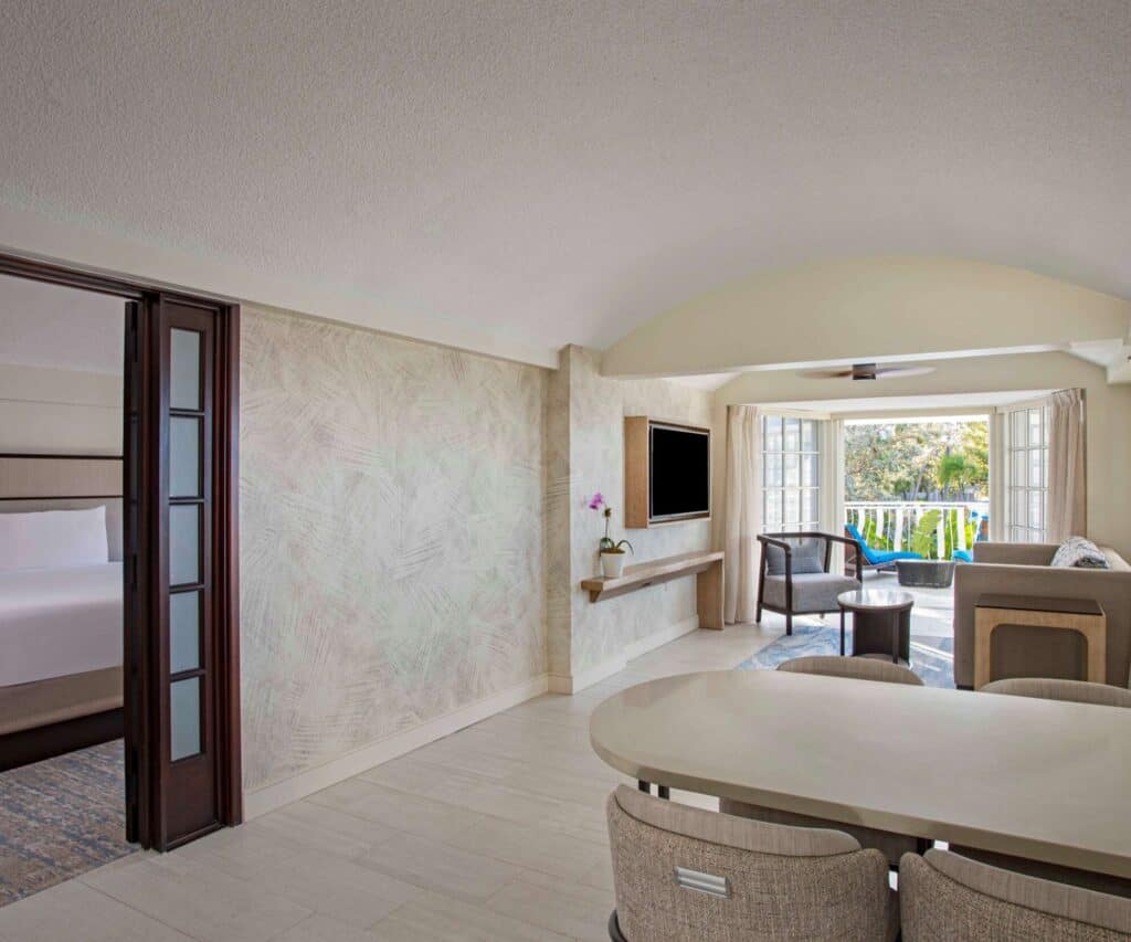 image-Club-Suite-King-Pool-View-1