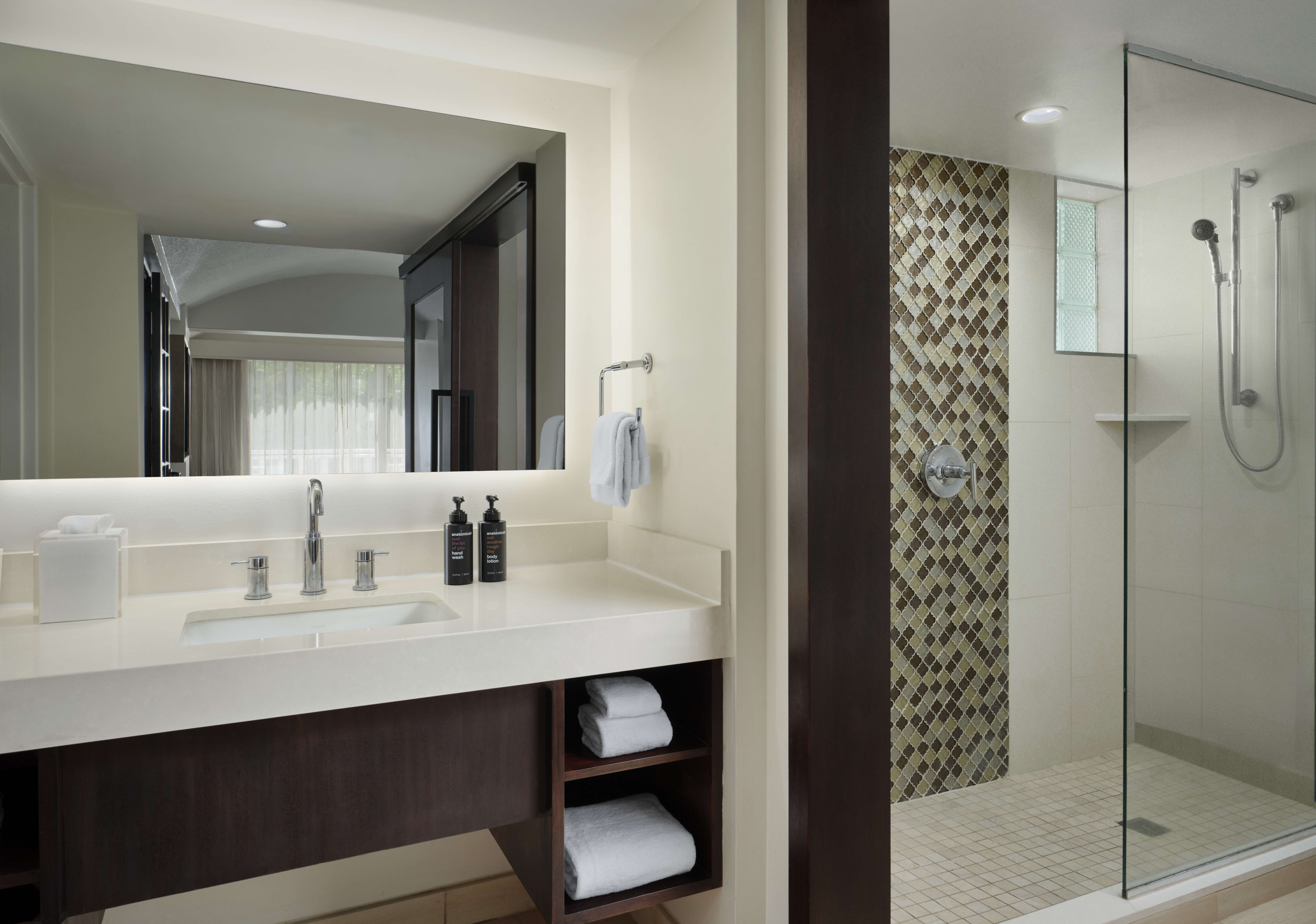 image-Club-Suite-King-Pool-View-1
